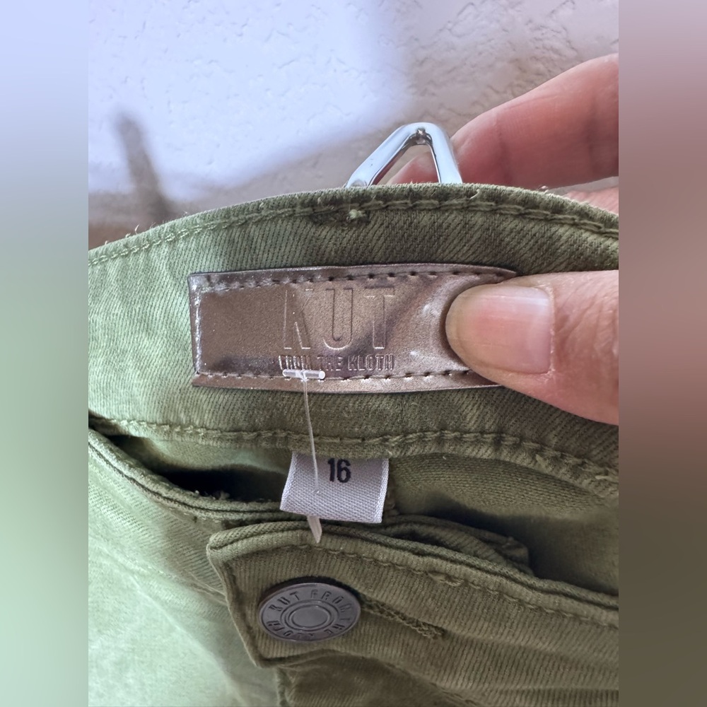 Kut From The Kloth Women's Catherine Shorts Olive Size 16 - Picture 4 of 10